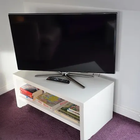 Payless The Longer Apartment