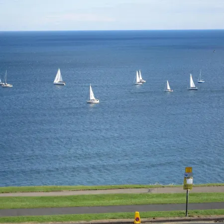 Luxuary Seaview Penthouse 2 Nights Or Sleeps 4 * Γουίτμπι