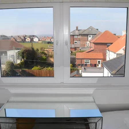 Luxuary Seaview Penthouse 2 Nights Or Sleeps 4 וויטבי