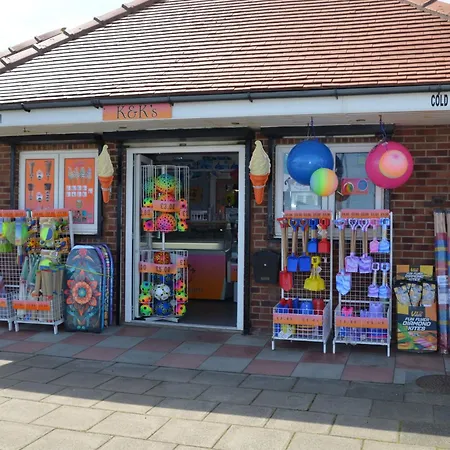 Luxuary Seaview Penthouse 2 Nights Or Sleeps 4 וויטבי